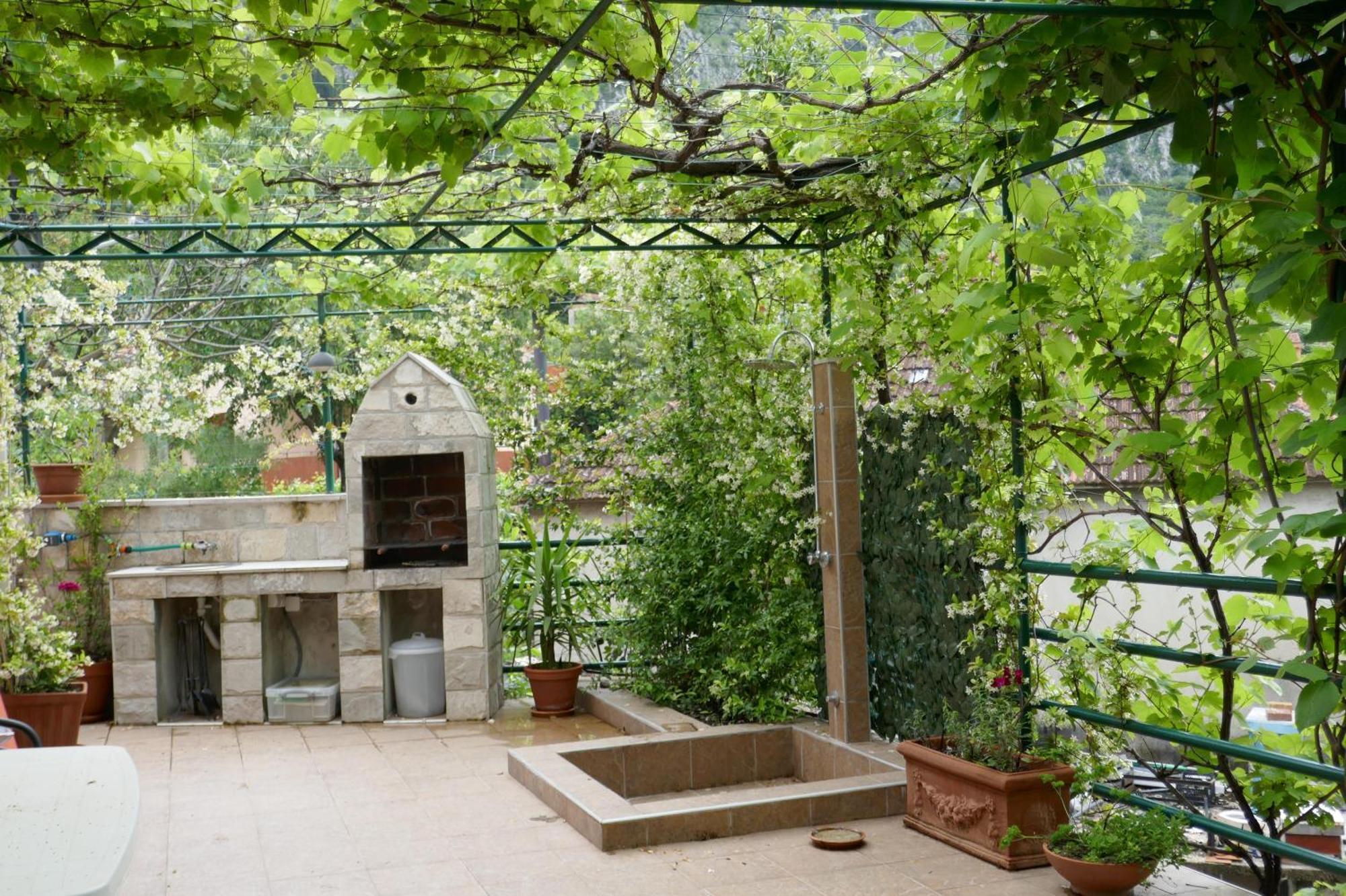 Ecohouse Risan Studio Exterior photo